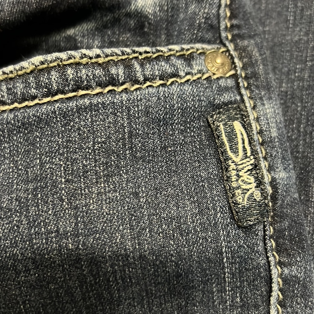 Silver Jeans - Picture 3 of 4
